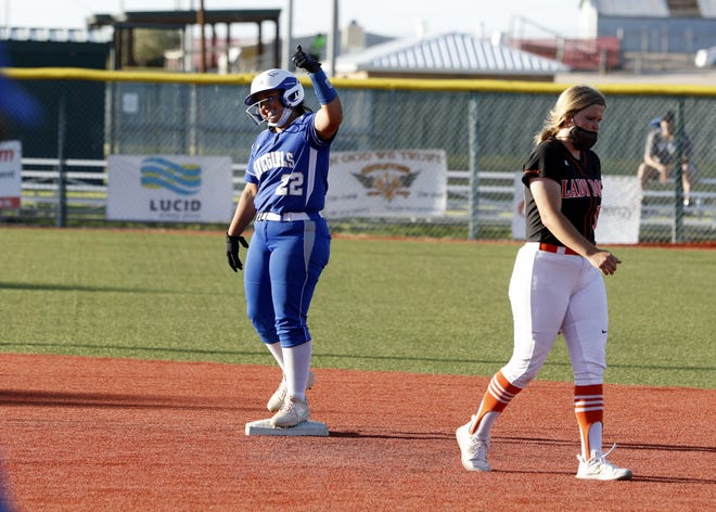 Johnna Aragon gives the thumbs up after hitting an RBI against Artesia on May 25, 2021.