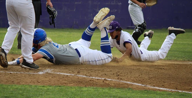 Carlsbad sweeps Clovis, gets combined no-hitter