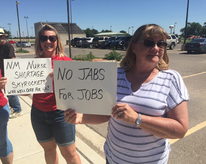 Artesia protestors showed support for healthcare workers who did not want to receive mandated COVID-19 vaccinations on Aug. 25, 2021.