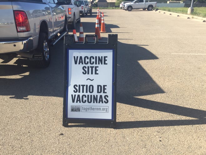 A sign at the Eddy Public Health Office in Artesia reminded drivers to lineup for vaccinations on Aug. 26, 2021.